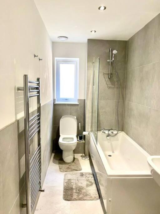 Lovely New 2 Bedroom Condo With Stunning Seaviews Penmaen-mawr Exteriör bild