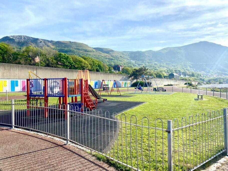 Lovely New 2 Bedroom Condo With Stunning Seaviews Penmaen-mawr Exteriör bild