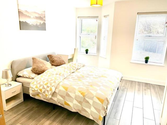 Lovely New 2 Bedroom Condo With Stunning Seaviews Penmaen-mawr Exteriör bild