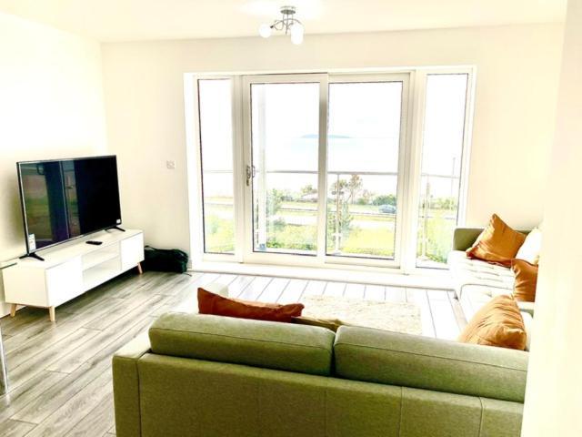 Lovely New 2 Bedroom Condo With Stunning Seaviews Penmaen-mawr Exteriör bild