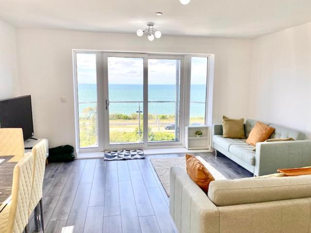 Lovely New 2 Bedroom Condo With Stunning Seaviews Penmaen-mawr Exteriör bild
