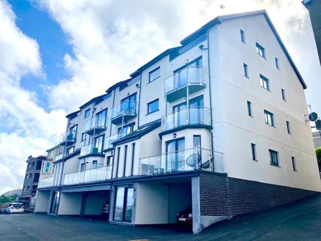 Lovely New 2 Bedroom Condo With Stunning Seaviews Penmaen-mawr Exteriör bild