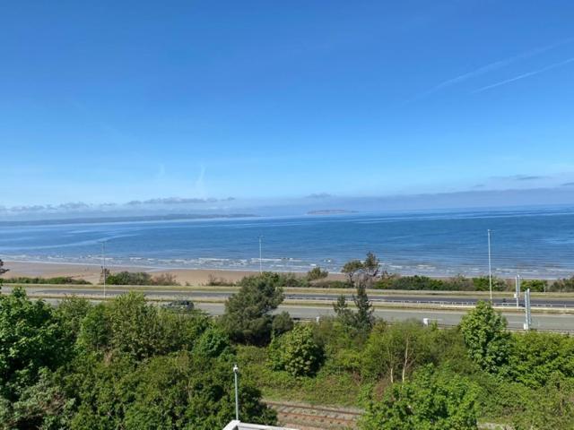 Lovely New 2 Bedroom Condo With Stunning Seaviews Penmaen-mawr Exteriör bild