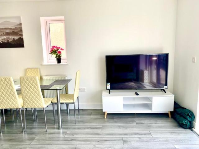 Lovely New 2 Bedroom Condo With Stunning Seaviews Penmaen-mawr Exteriör bild