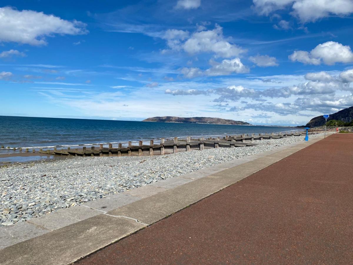 Lovely New 2 Bedroom Condo With Stunning Seaviews Penmaen-mawr Exteriör bild