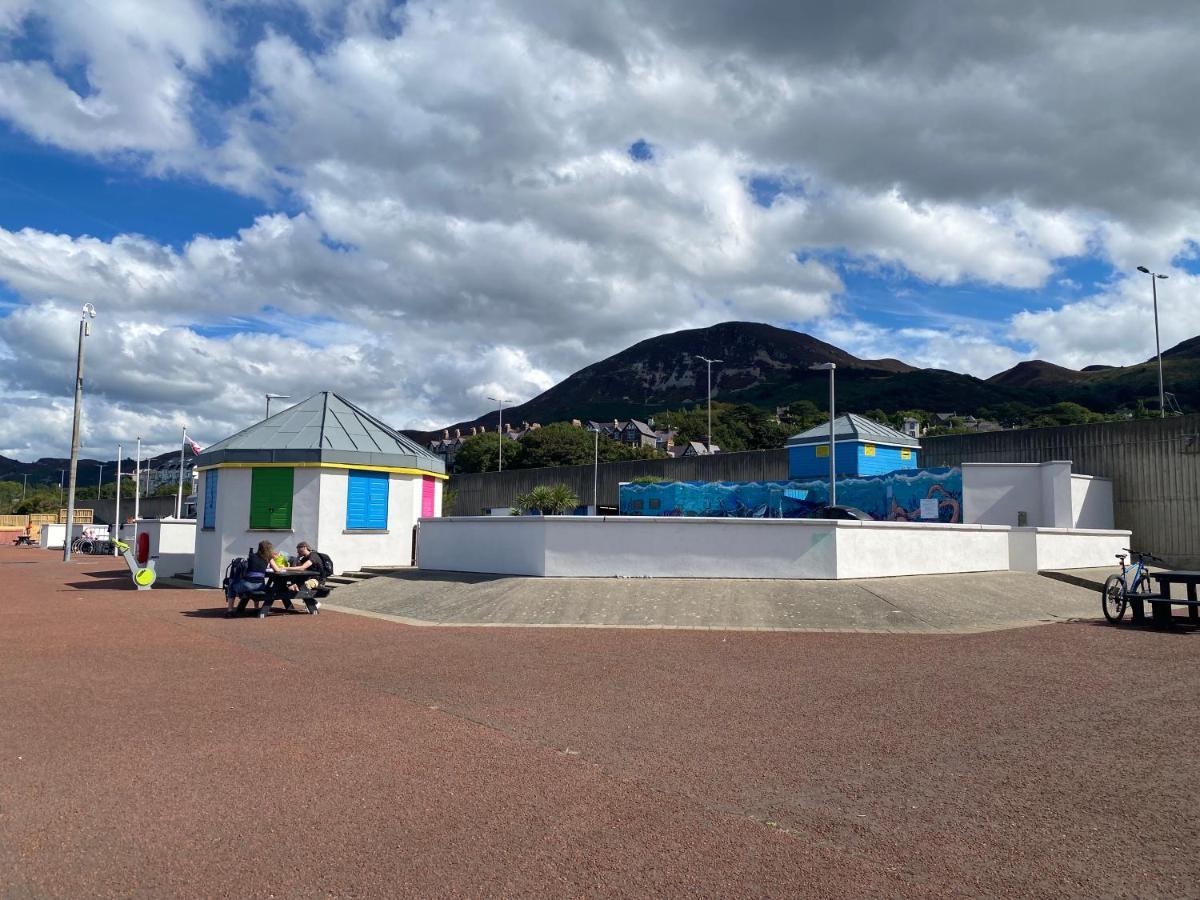 Lovely New 2 Bedroom Condo With Stunning Seaviews Penmaen-mawr Exteriör bild