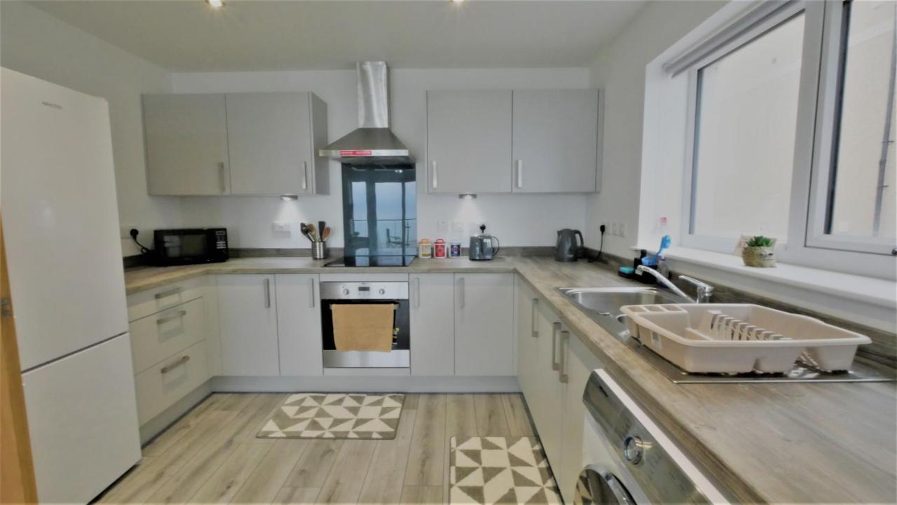 Lovely New 2 Bedroom Condo With Stunning Seaviews Penmaen-mawr Exteriör bild