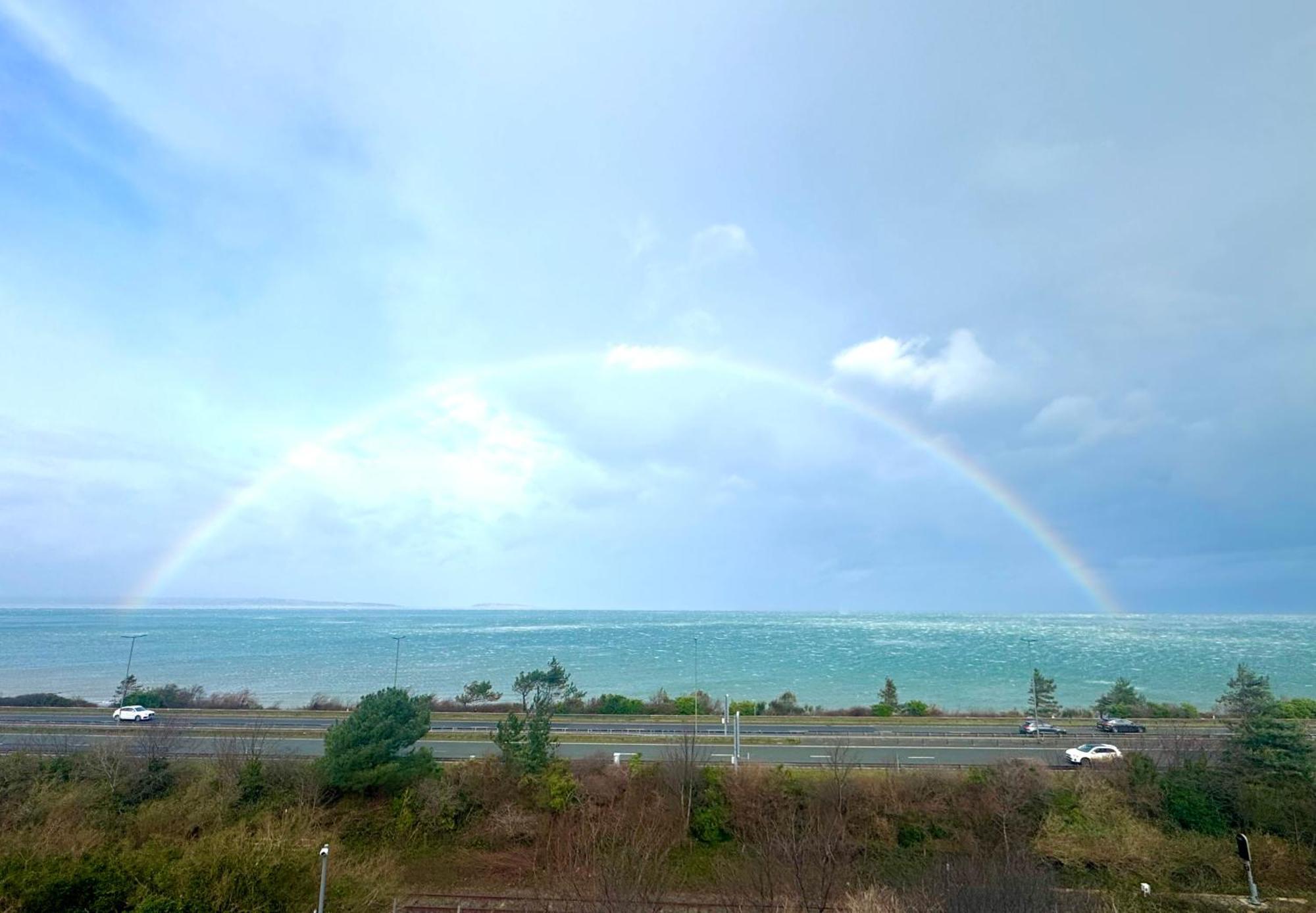 Lovely New 2 Bedroom Condo With Stunning Seaviews Penmaen-mawr Exteriör bild