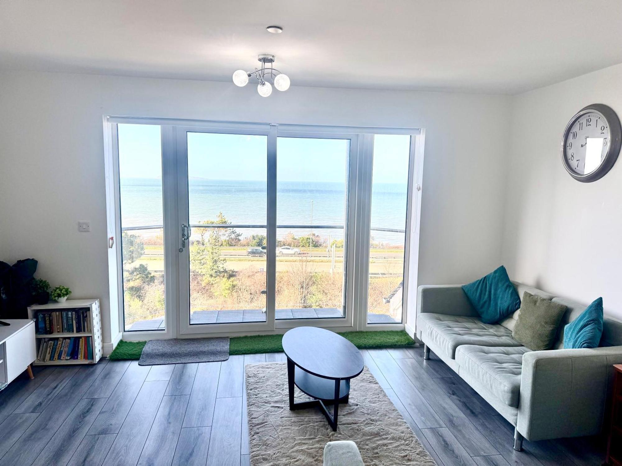 Lovely New 2 Bedroom Condo With Stunning Seaviews Penmaen-mawr Exteriör bild