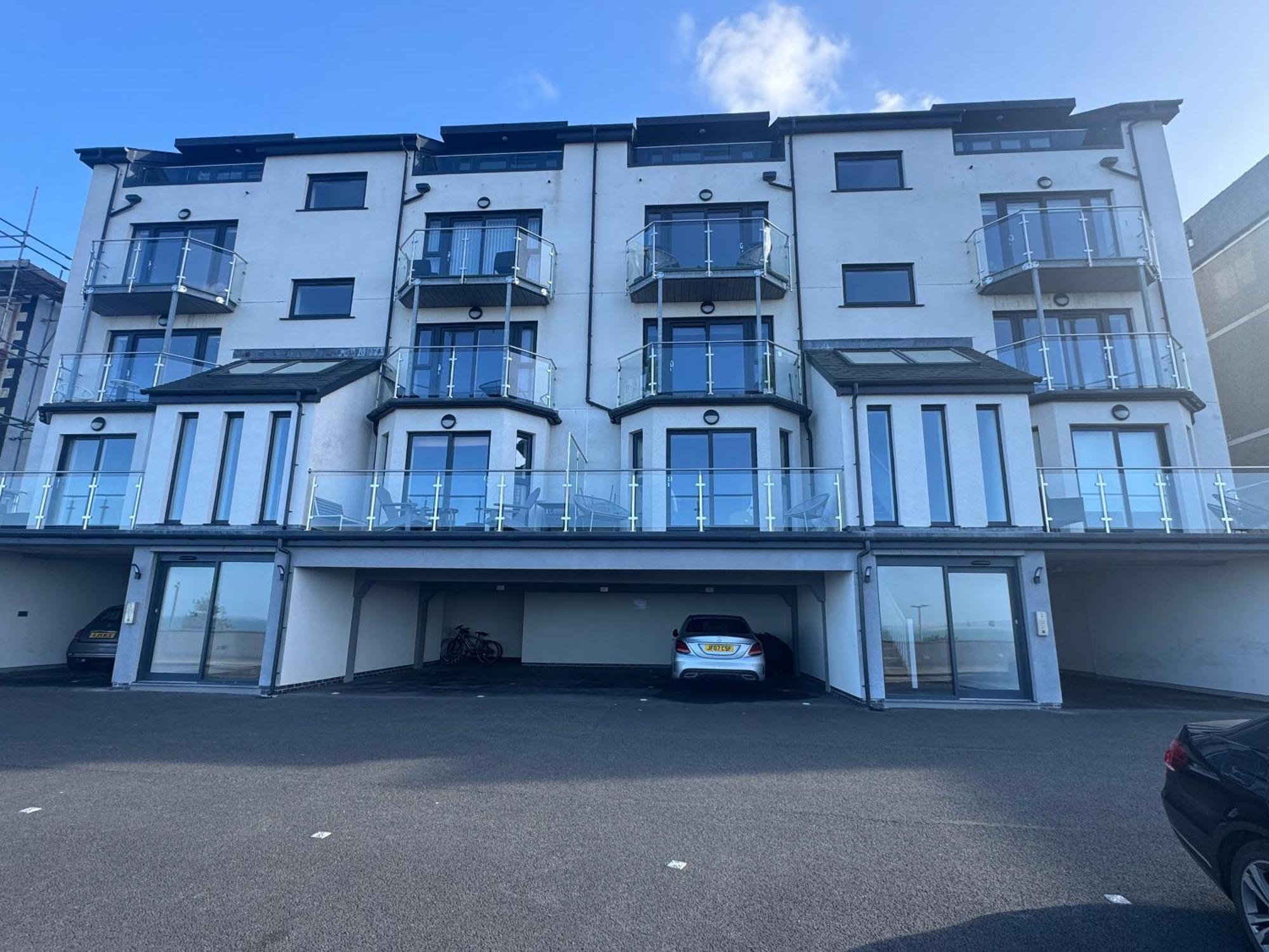 Lovely New 2 Bedroom Condo With Stunning Seaviews Penmaen-mawr Exteriör bild
